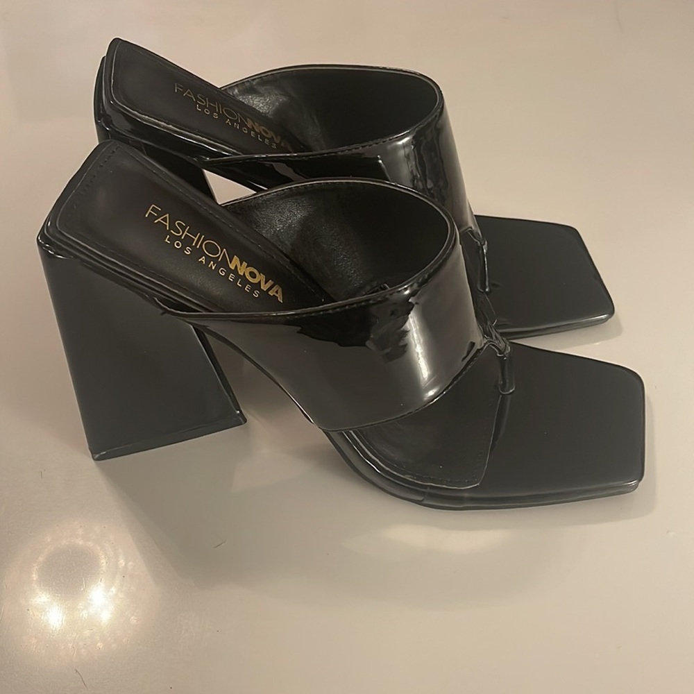 NWOT Fashion Nova Augustine Black Sandals
